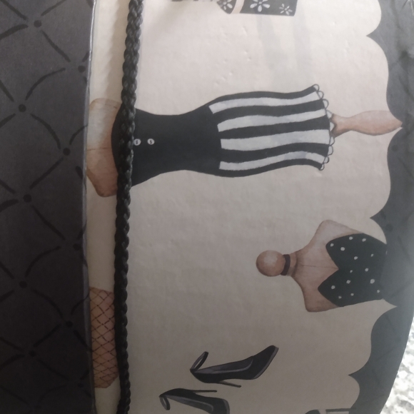 Shabby Chic Hat Box - Picture 3 of 4